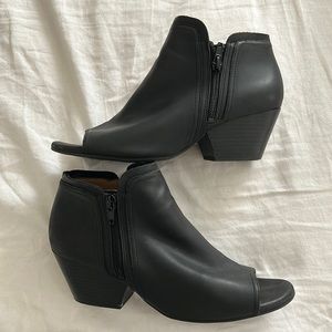 Natural soul open toed booties